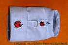 GS-0007 Hellblaues Geschirr aus Waschleder innen mit Polarfleece gefüttert auf dem Rücken Marienkäferapplikationen und Glückskäferanhänger