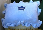 KD-006 Kuschelkissen aus hellblauem Mikrofaserplüsch mit Kronenapplikation Prinzessin gefüllt mit silikonisierten Hohlfaserkügelchen - waschbar und trocknergeeignet