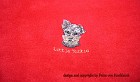 KD-010 Hundedeckchen aus rotem Antipillingfleece mit eingesticktem Yorkiebabykopf
