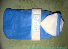 MF-011 Hundemäntelchen Hellblau/Weiß mit Gürtel und Stickmotiv, Material Polarfleece
