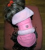 MW-0005b Rosa Mäntelchen aus Alkantara-Imitat mit Schneeflöckchenapplikation auf dem Gürtel. Innen mit superweichem Polarfleece gefüttert - Kragen und Gürtel mit...